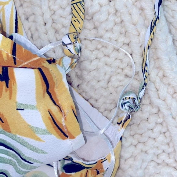 J.O.A floral vacay romper size large - Picture 7 of 12